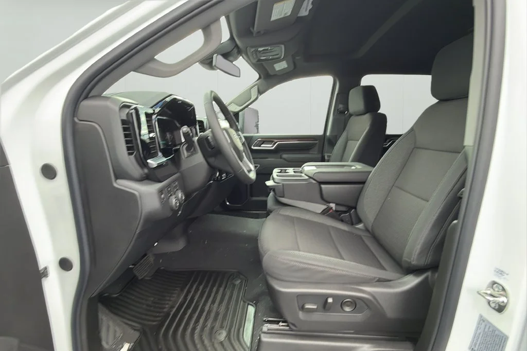 New 2026 Summit White Chevrolet LT image 33