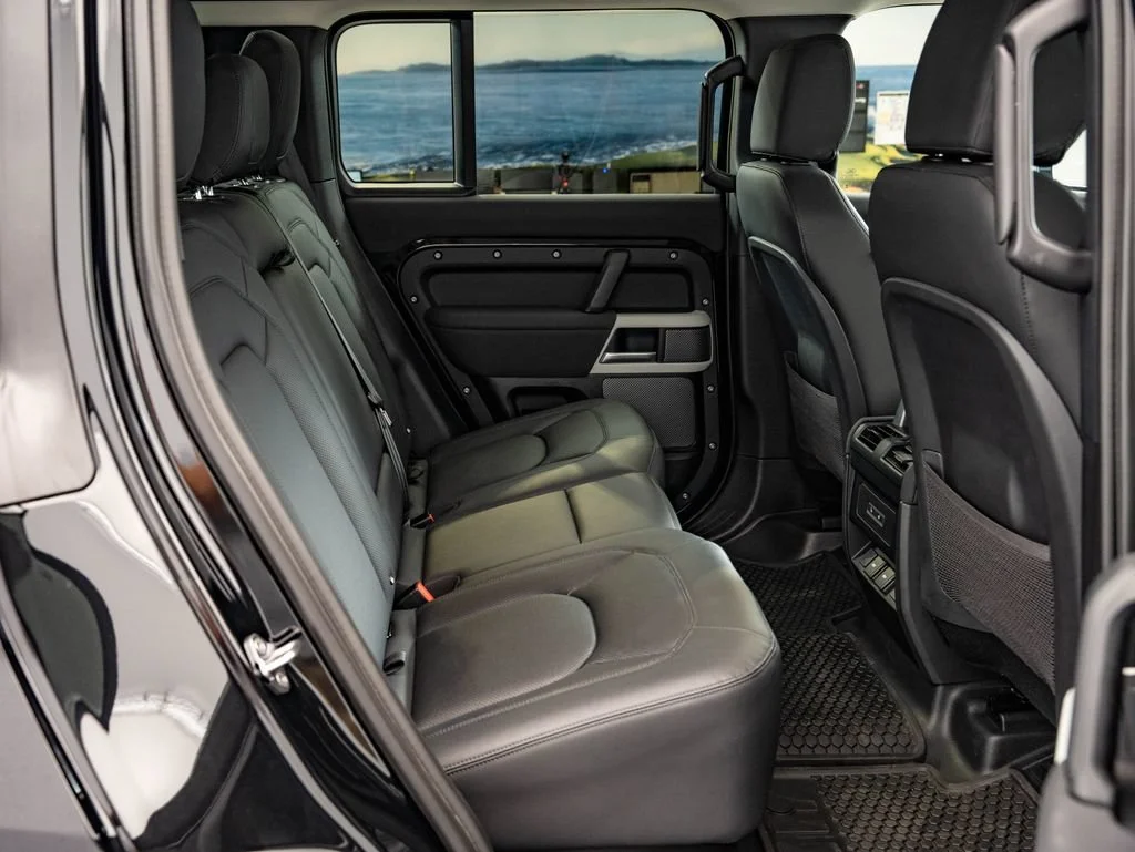 Used 2023 Black Land Rover S image 44