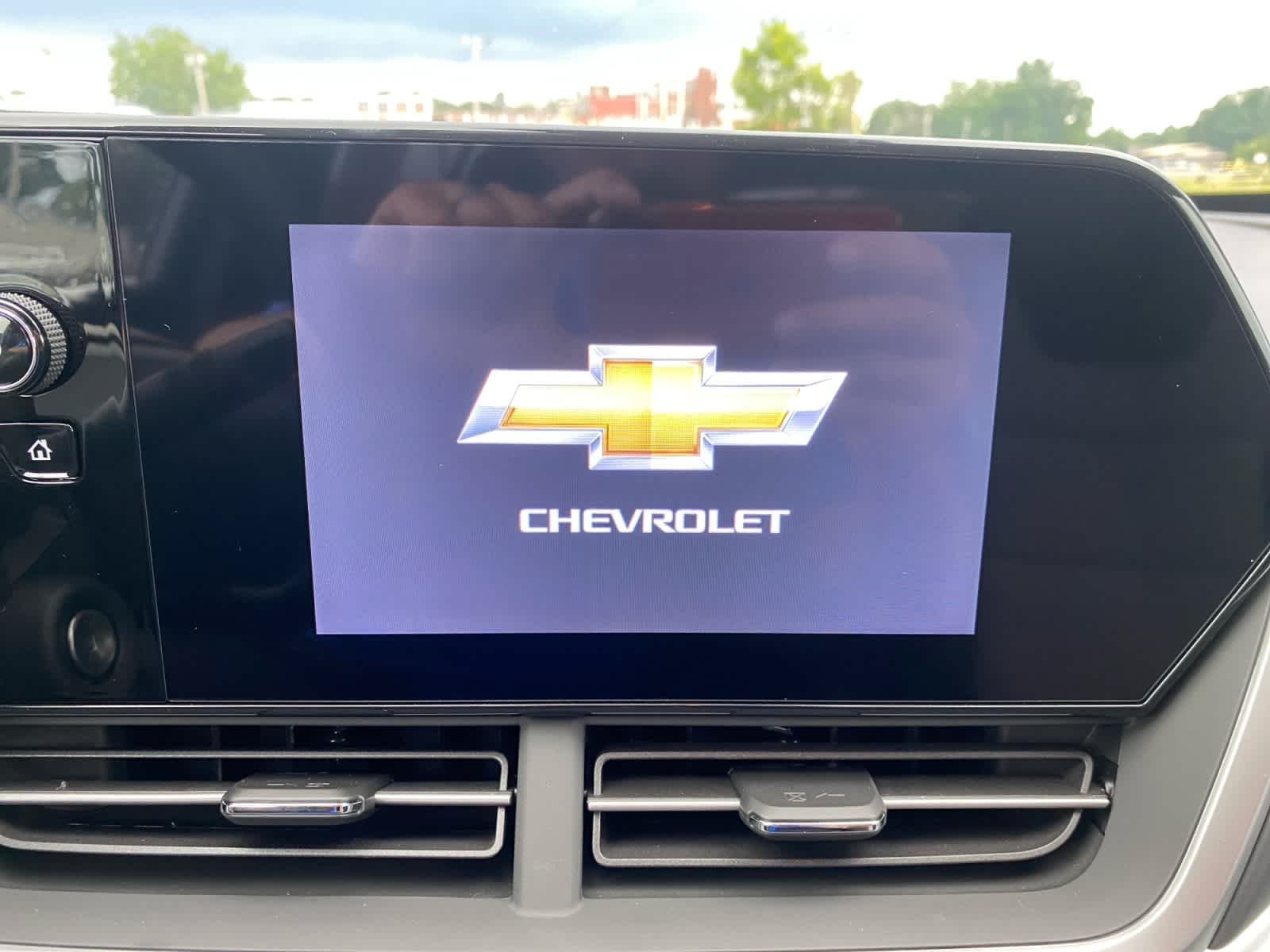 Used 2026 Summit White Chevrolet 1RS image 25