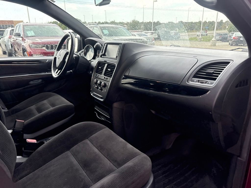 Used 2017 Octane Red Pearlcoat Dodge SE Plus image 22