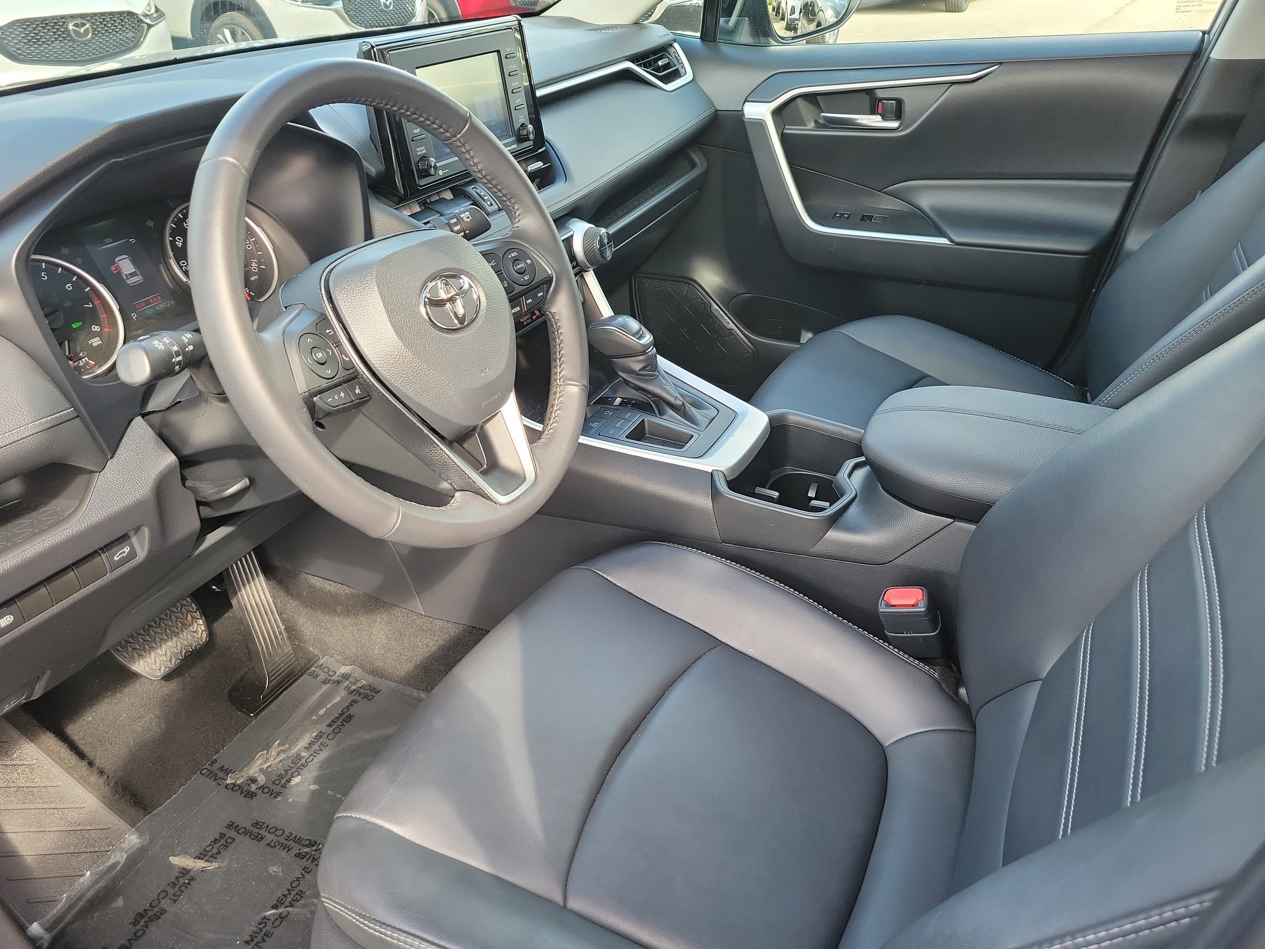 Used 2022 Silver Toyota XLE Premium image 16