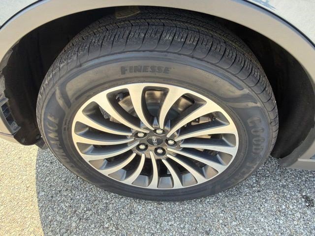 Used 2020 Diamond Lincoln Reserve image 10