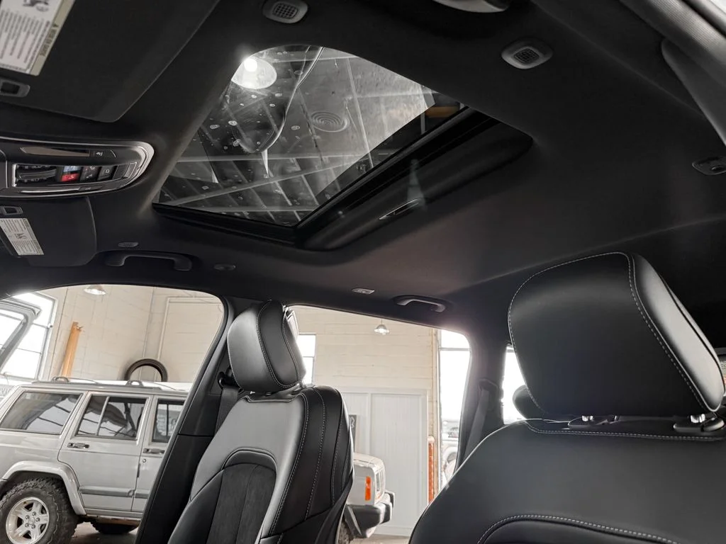 New 2026 White/off-white Jeep Laredo image 32