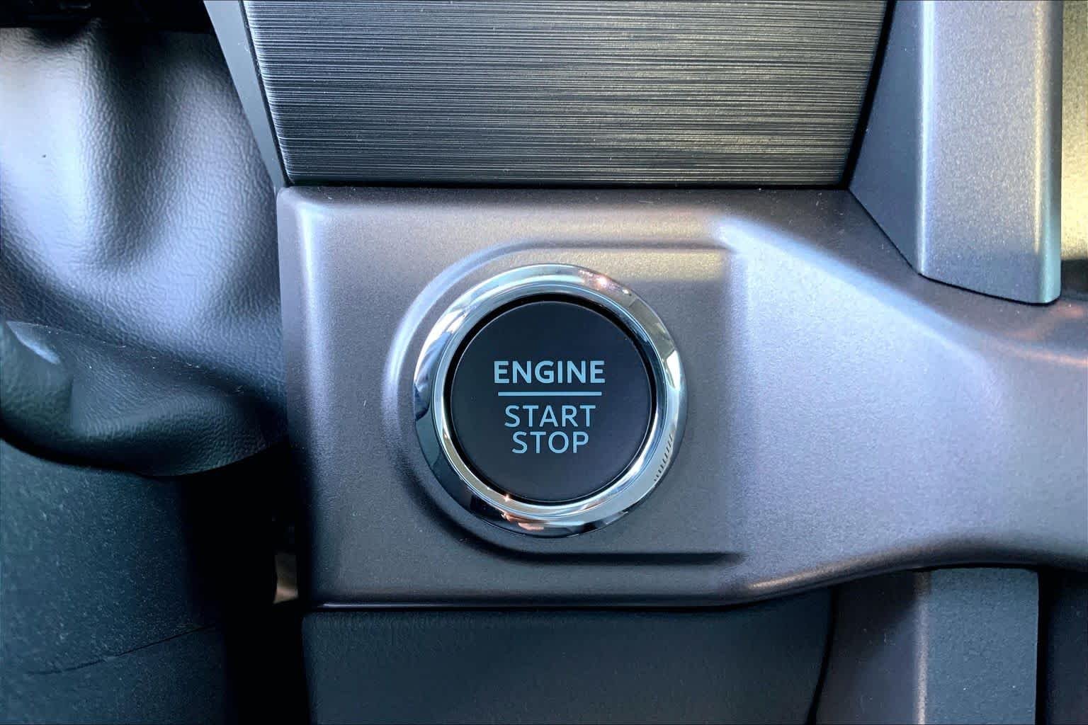 New 2026 Marsh Gray Ford XLT image 17