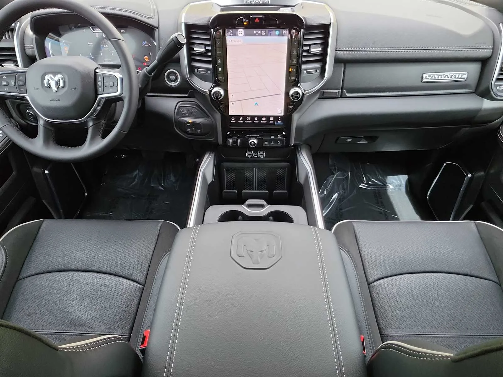 2026 RAM 3500 Laramie - Photo 14