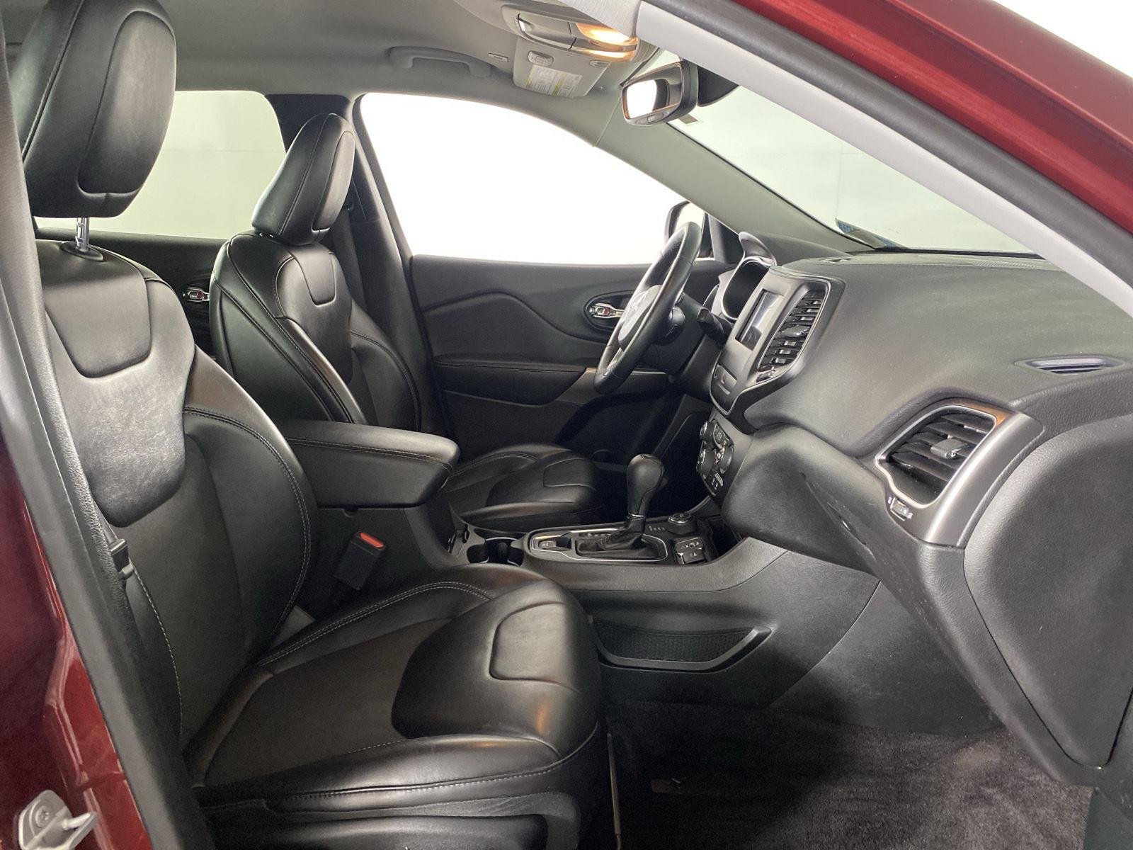 Used 2019 Velvet Red Pearlcoat Jeep Latitude Plus image 29