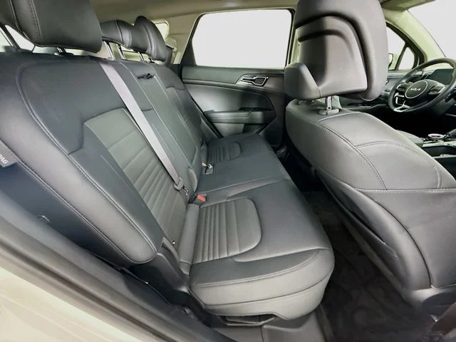 Used 2025 White Kia SX-Prestige image 29