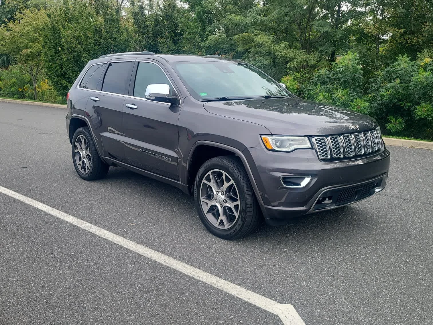 Used 2019 Granite Crystal Metallic Clearcoat Jeep Overland image 3