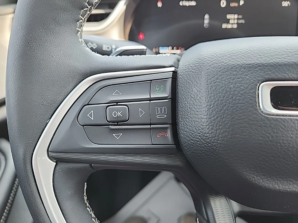 Used 2024 Gray Jeep Altitude X image 18