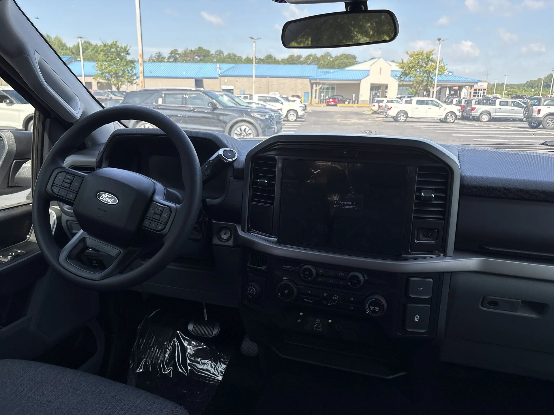 New 2026 Oxford White Ford XLT image 3