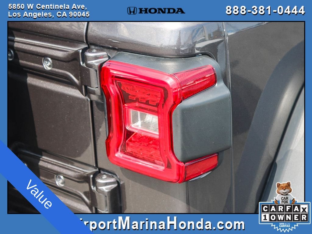 Used 2025 Crystal Metallic Jeep Rubicon image 21