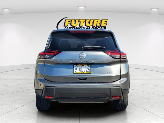 Used 2025 Gray Nissan SV image 5