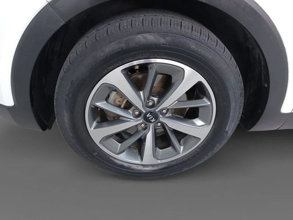 Used 2019 White Kia EX image 15