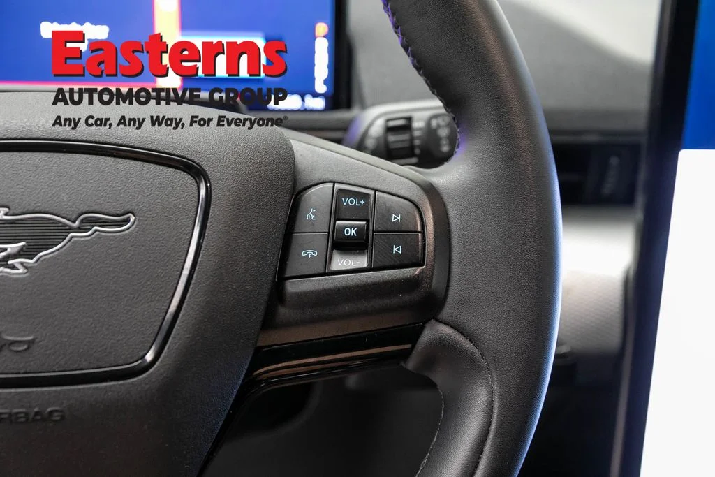 Used 2023 White Ford Select image 15
