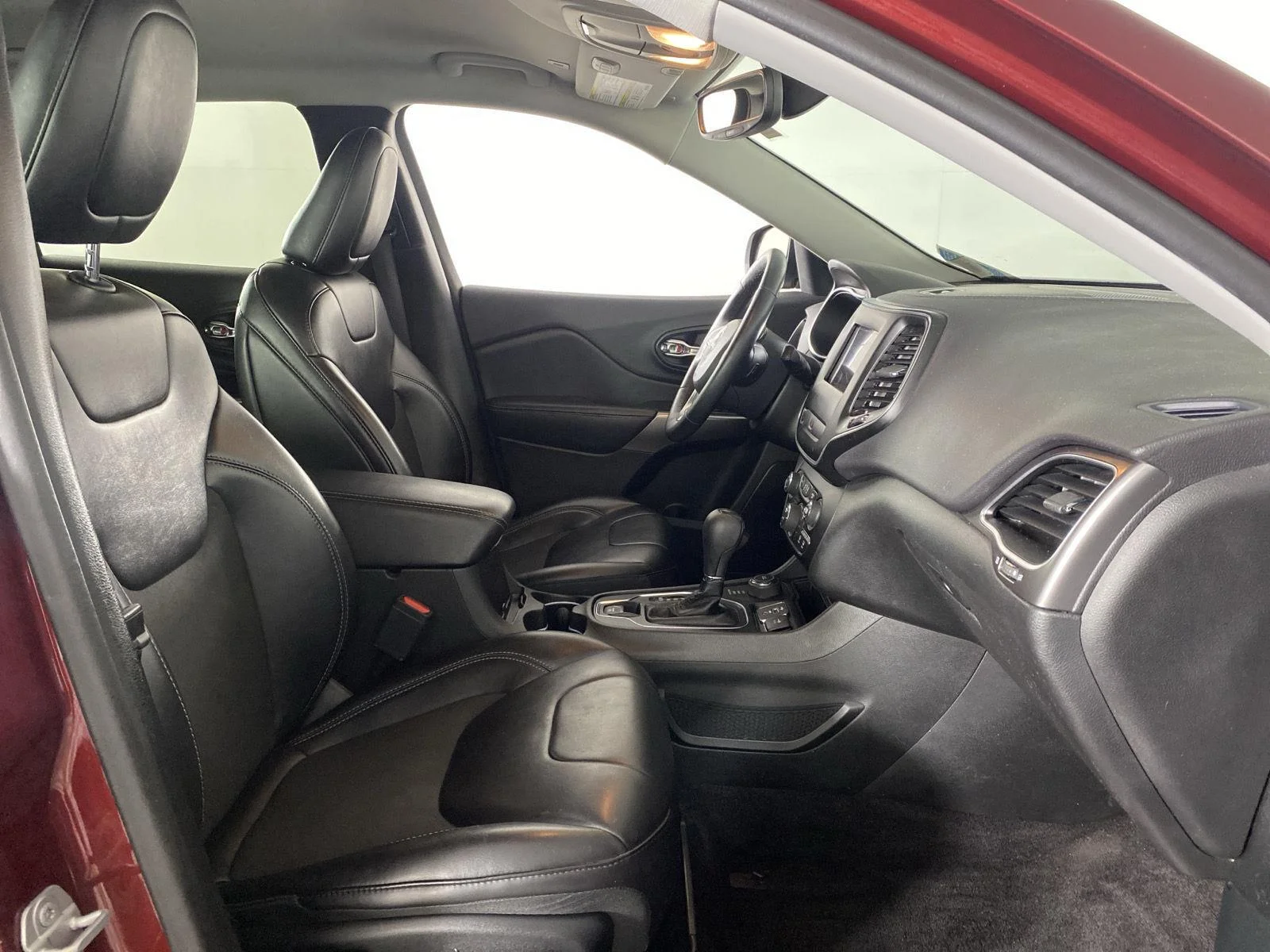 Used 2019 Velvet Red Pearlcoat Jeep Latitude Plus image 29