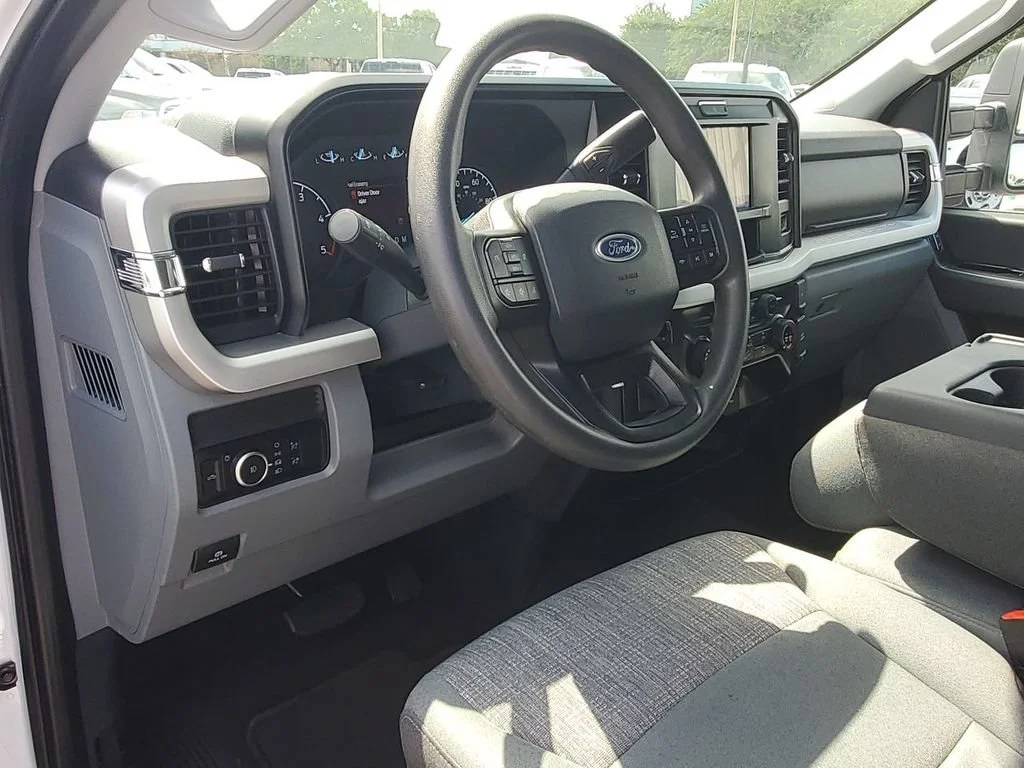 Used 2025 White Ford XL image 16