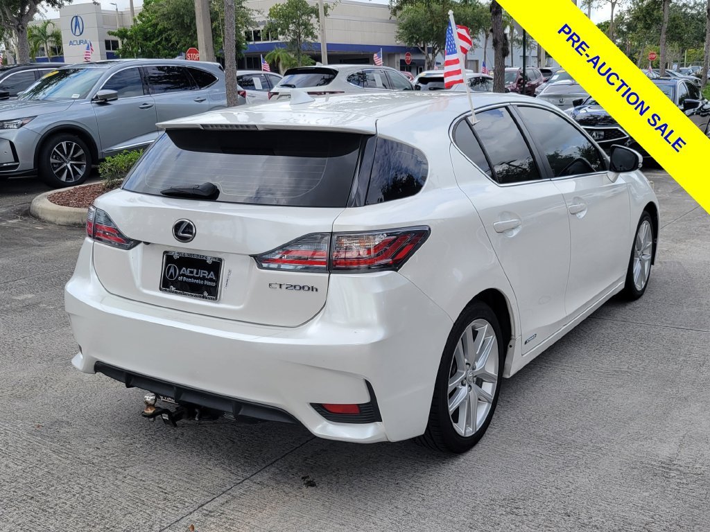 Used 2017 White Lexus 200h image 7