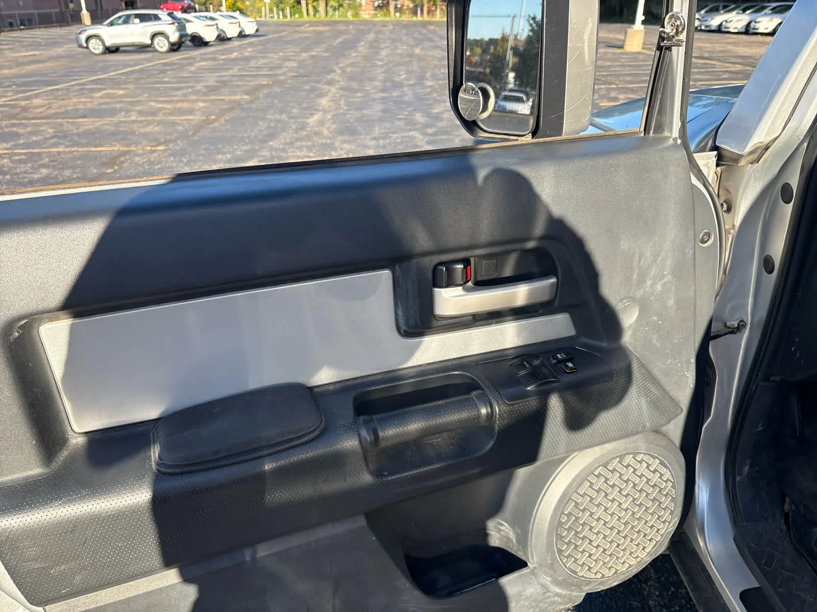 Used 2008 White/Titanium Metallic Toyota  image 9