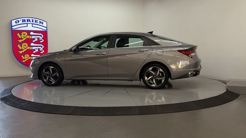Used 2021 Fluid Metal Hyundai SEL image 7