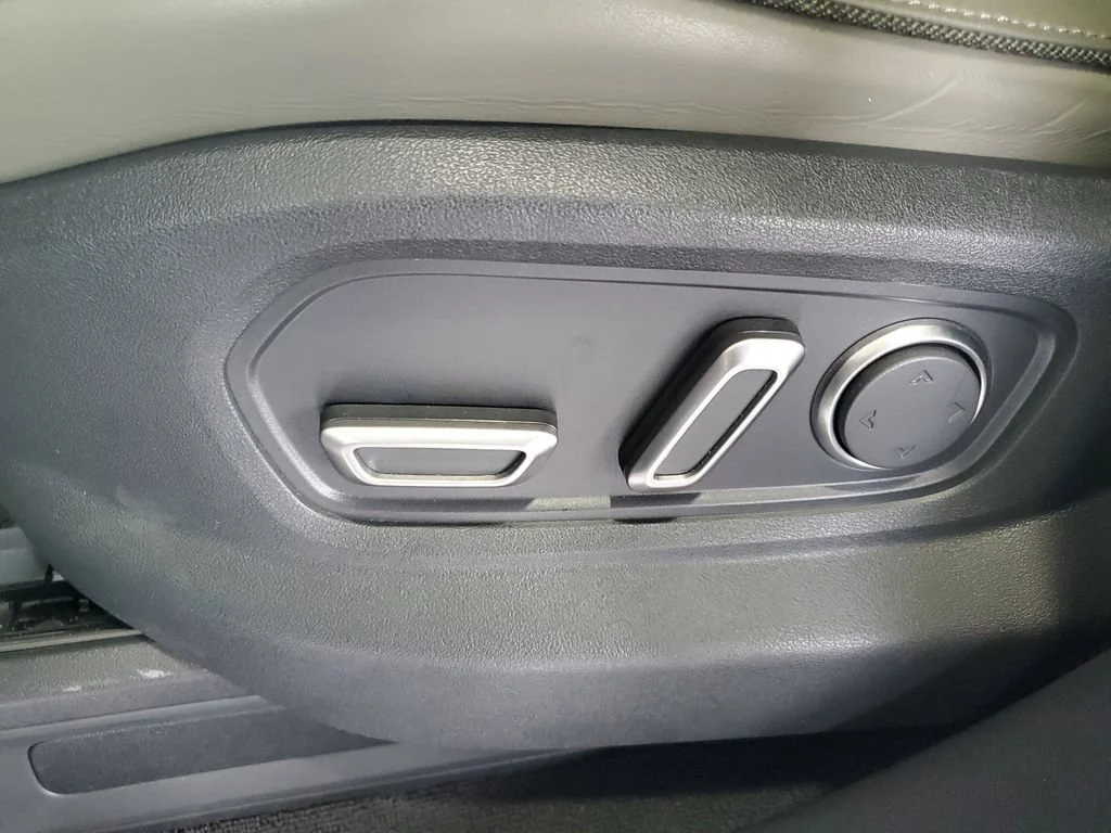 Used 2024  Rivian Adventure image 21