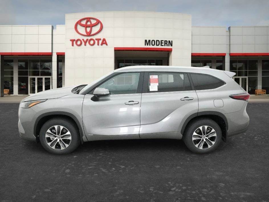 New 2026 Heavy Metallic Toyota Hybrid XLE image 5