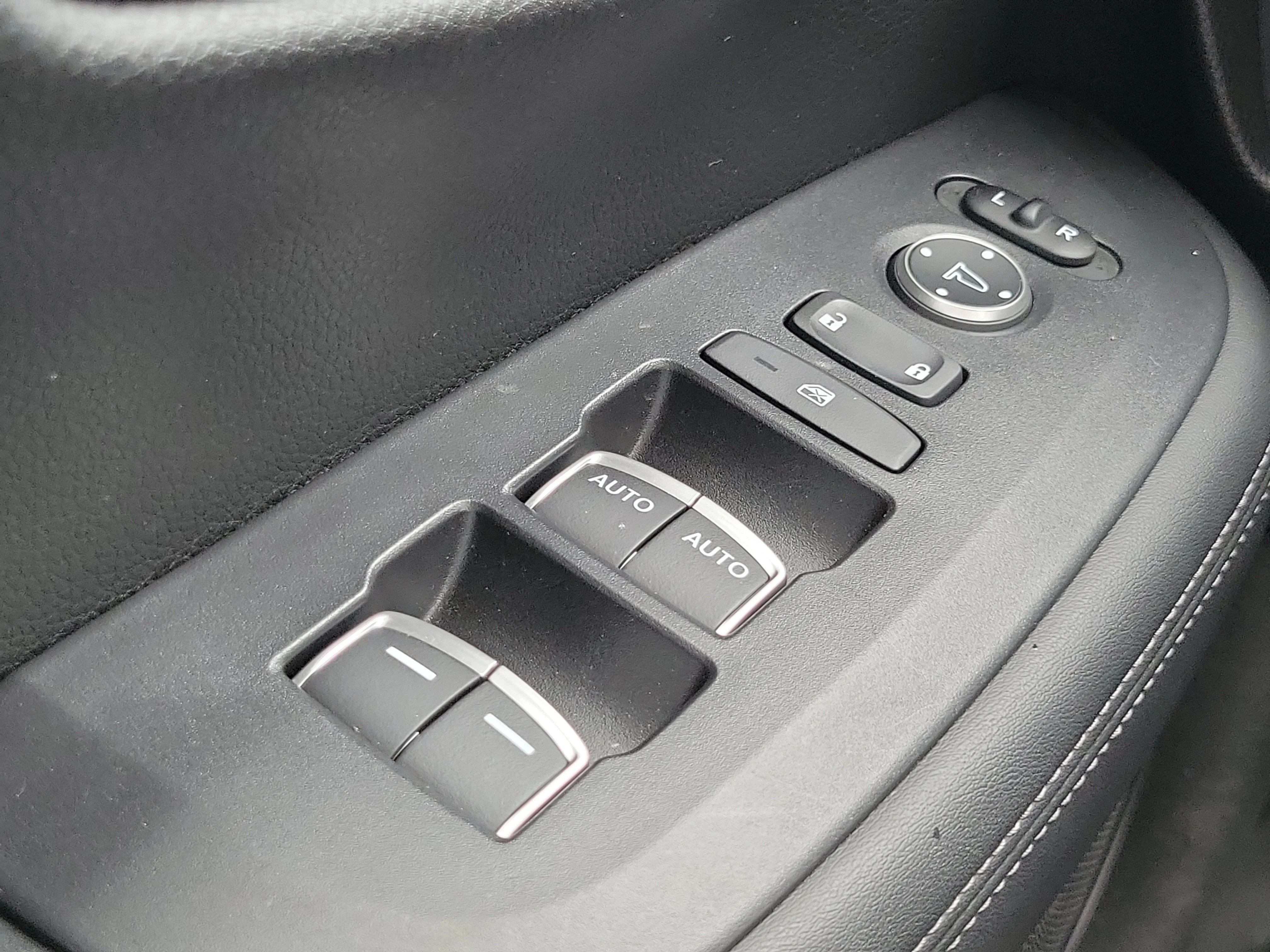 2024 Honda HR-V EX-L - Photo 18