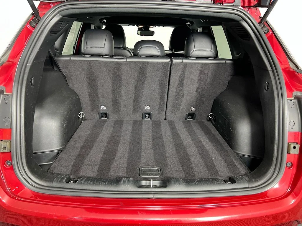 Used 2024 Red Jeep Latitude image 25