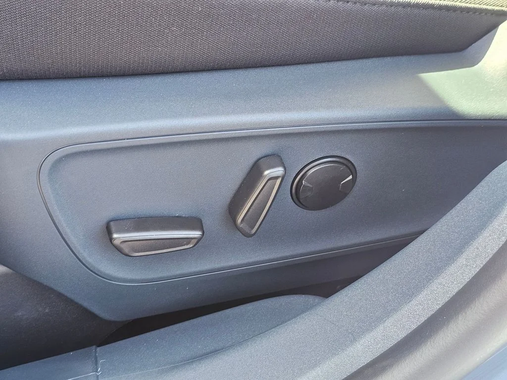 New 2025 Azure Gray Metallic Tri-Coat Ford XLT image 23
