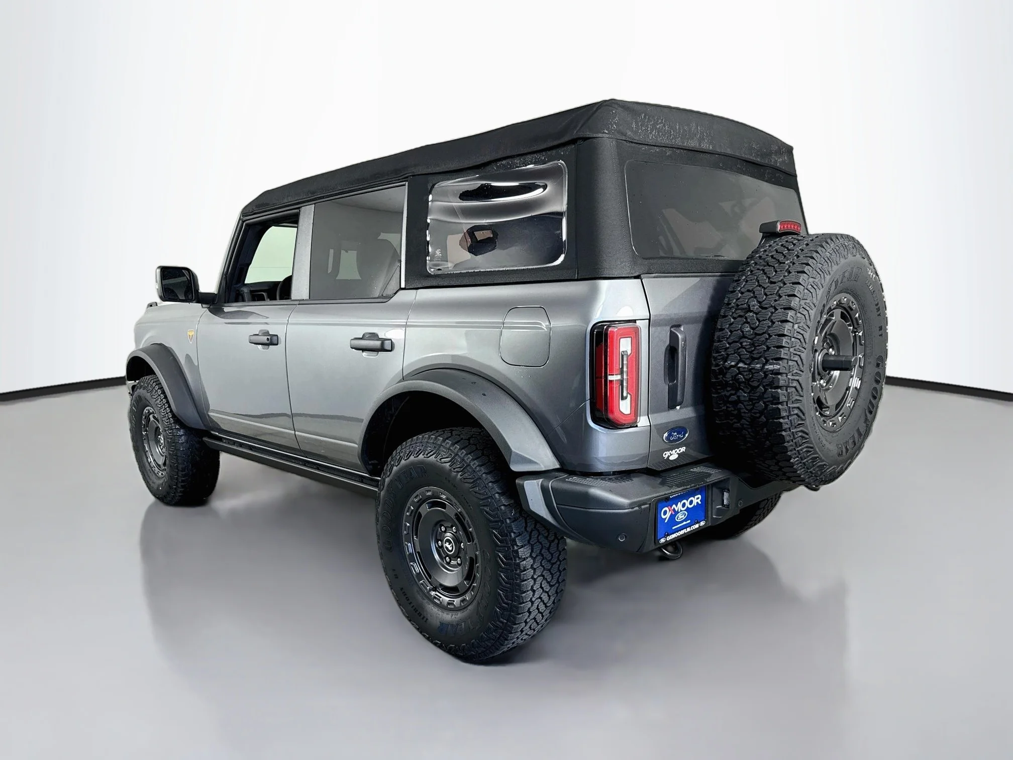 New 2025 Carbonized Gray Metallic Ford Badlands® image 5