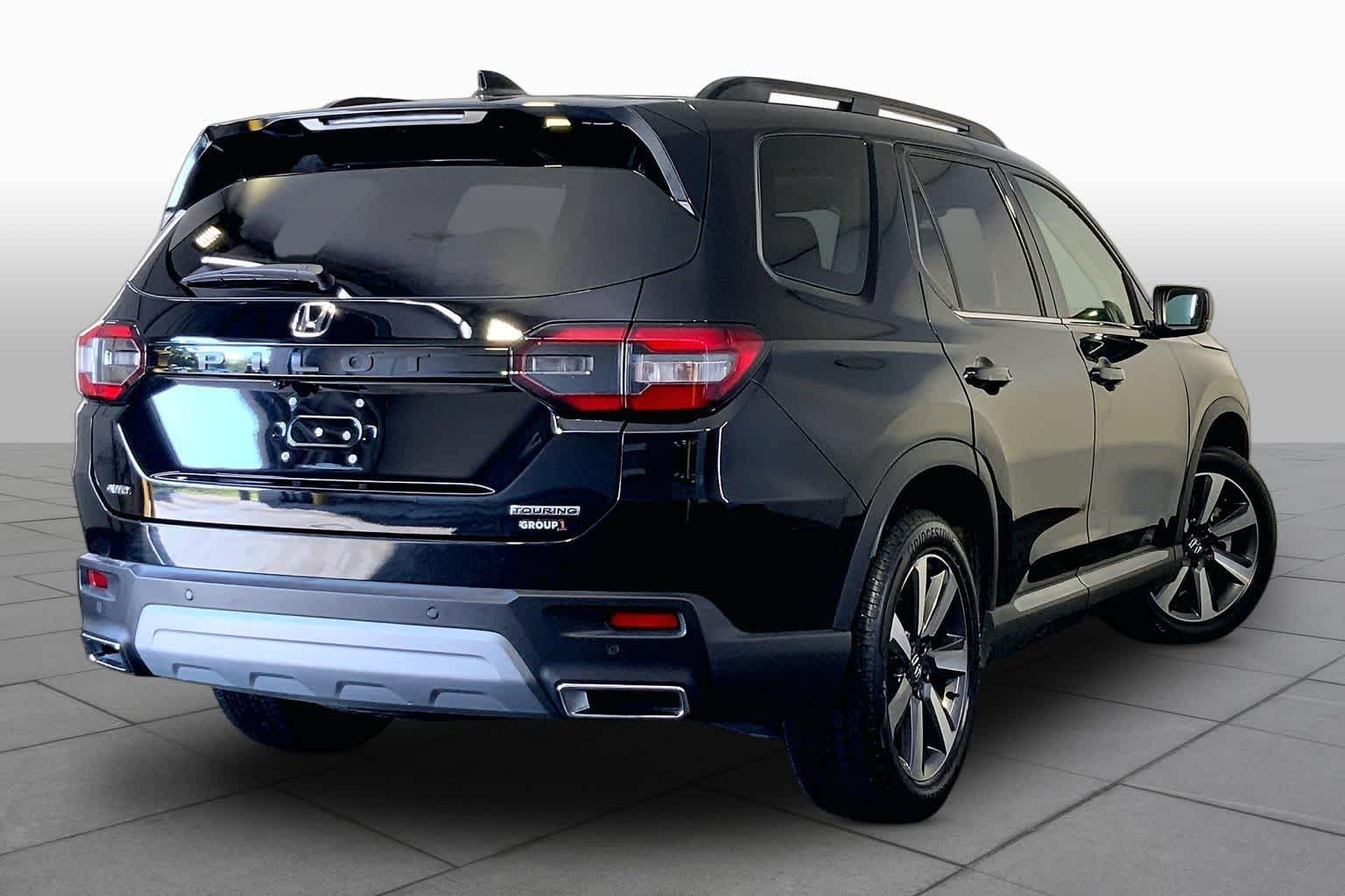 Used 2025 Crystal Black Pearl Honda Touring image 13