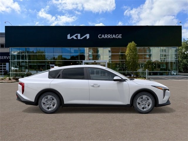 2025 Kia K4 LX photo 2