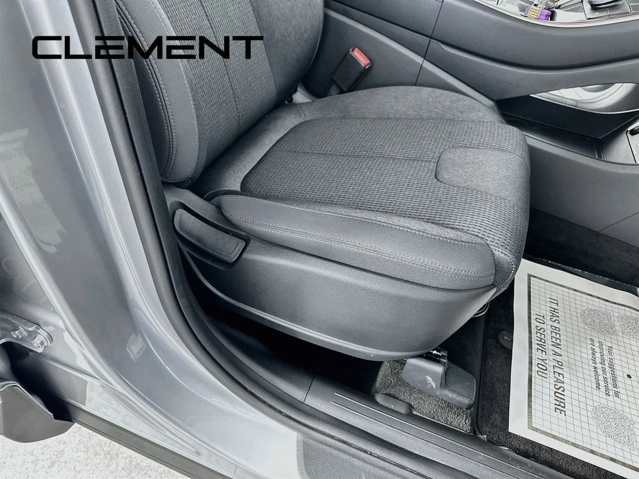 Used 2023 Shimmering Silver Pearl Hyundai SE image 31