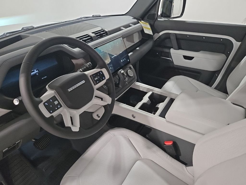 New 2026 Fuji White Land Rover X-Dynamic SE image 23