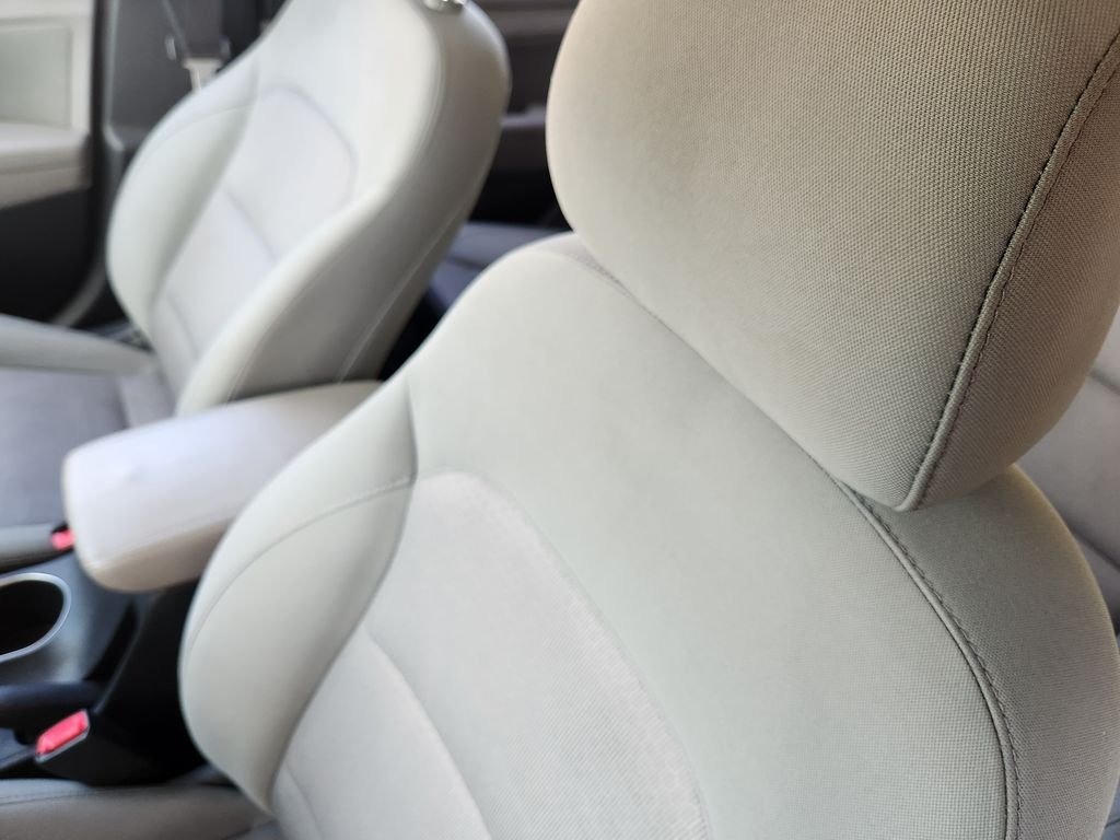 Used 2017  Hyundai SE image 26