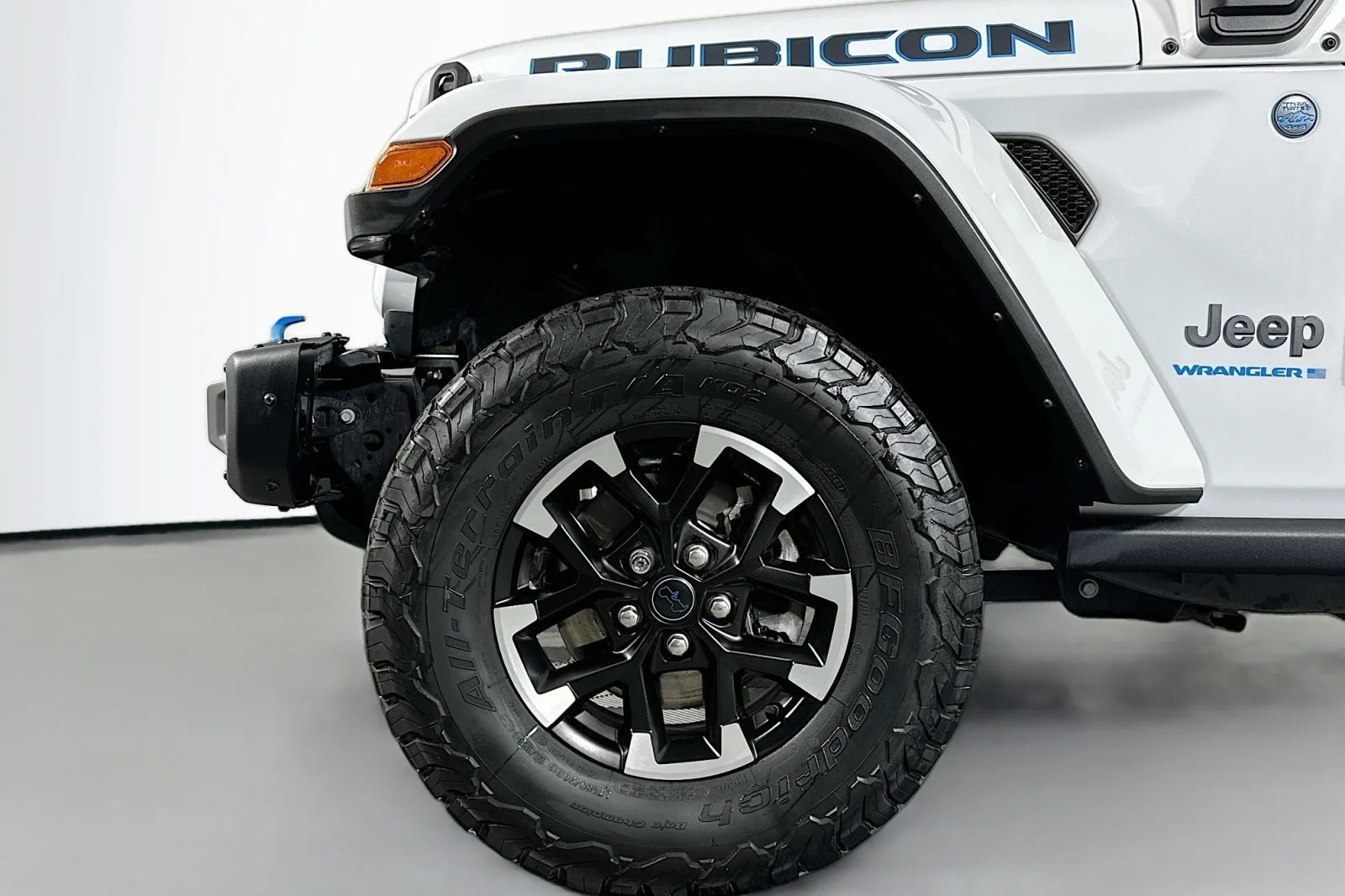 Used 2024 Bright White Clearcoat Jeep Rubicon X image 12