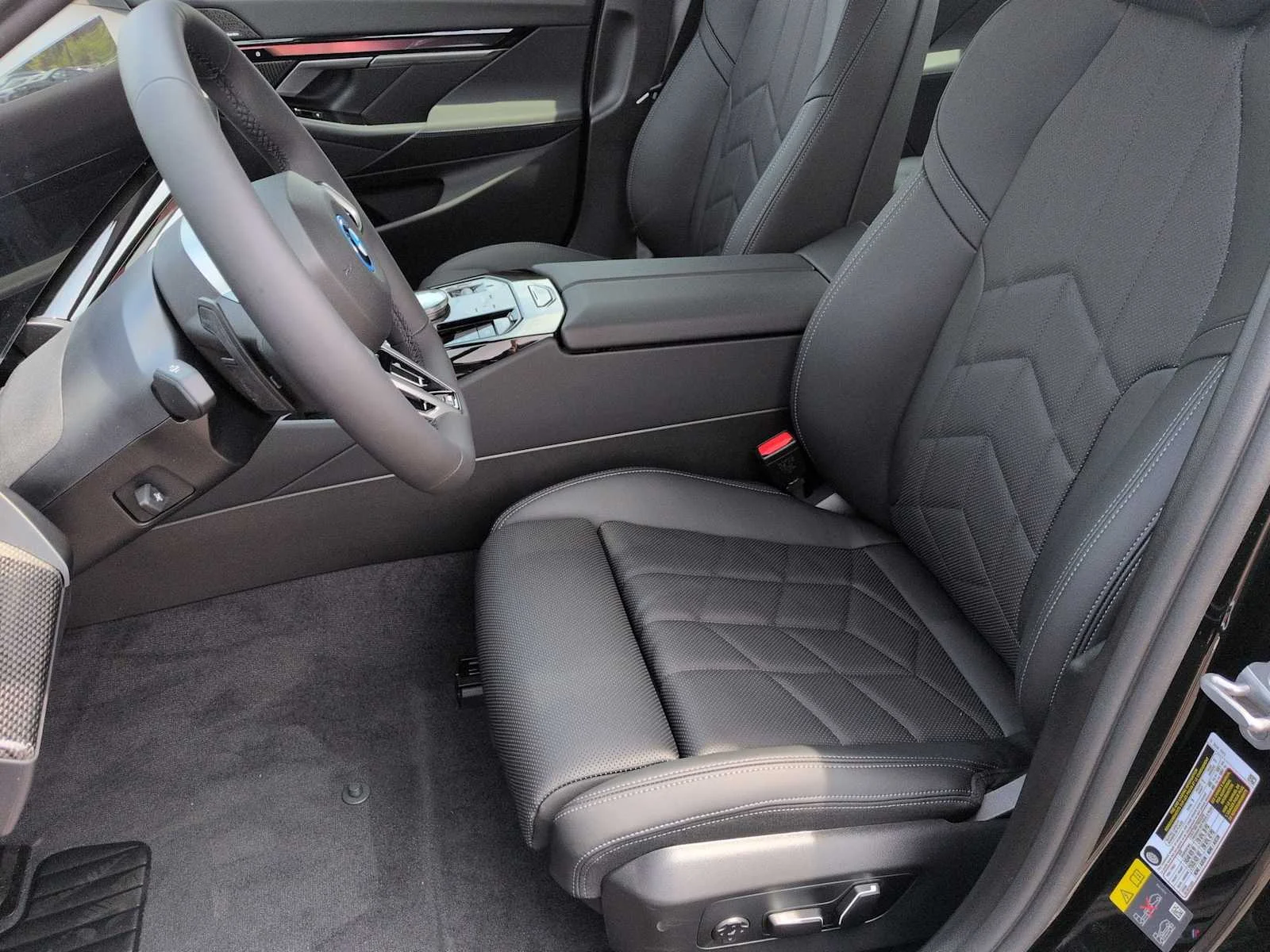 Used 2027 Black Sapphire Metallic BMW 550e xDrive image 17
