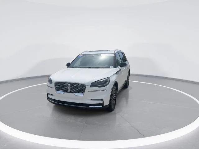 Used 2023 White Lincoln Reserve image 2
