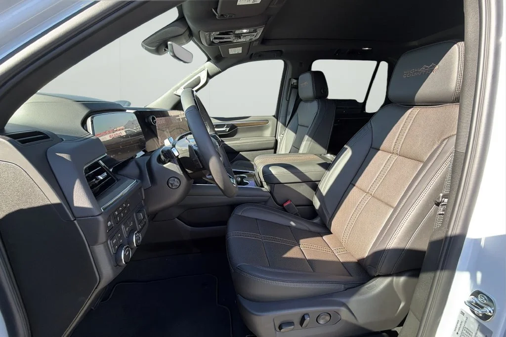 New 2026 Polar White Tricoat Chevrolet High Country image 18