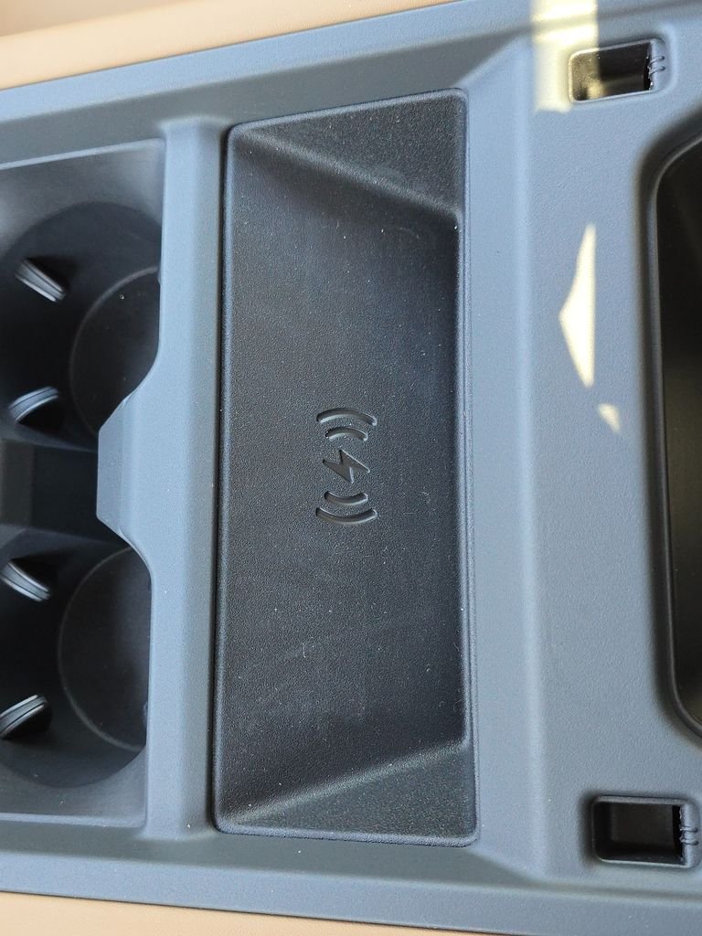 New 2026 Fuji White Land Rover X-Dynamic SE image 34