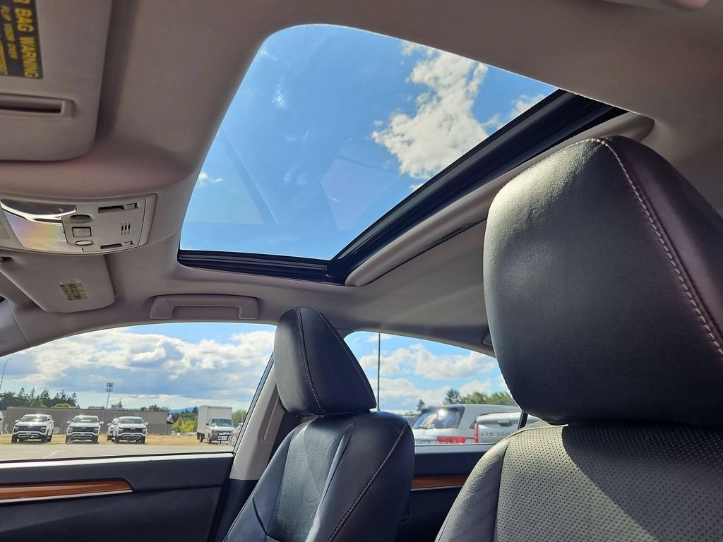 Used 2015 Silver Lexus 300h image 32