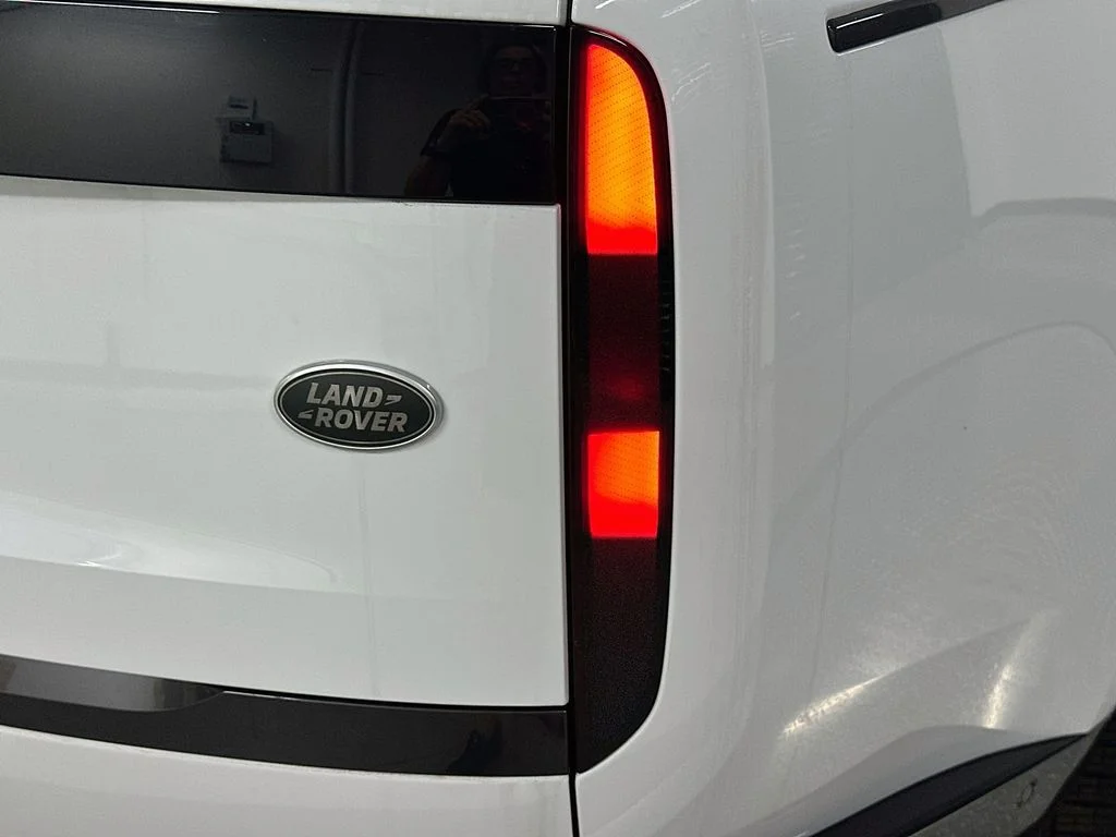Used 2023 Fuji White Land Rover SE image 33