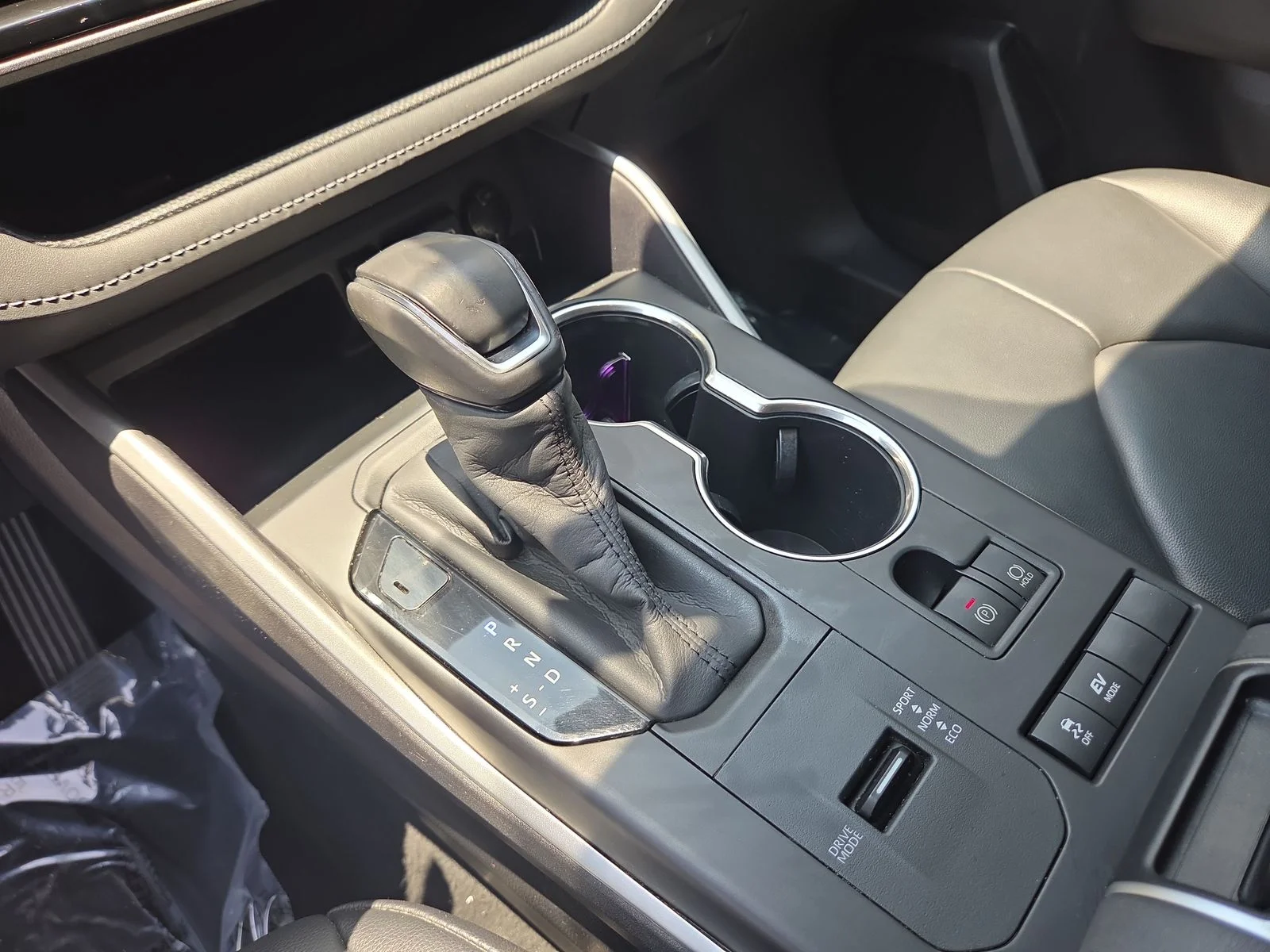 Used 2020 Midnight Black Metallic Toyota XLE image 25