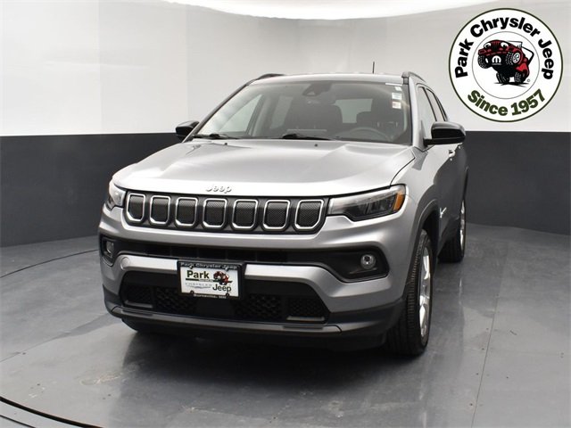 Used 2022 Jeep Compass Latitude Lux with VIN 3C4NJDFB4NT204426 for sale in Burnsville, Minnesota
