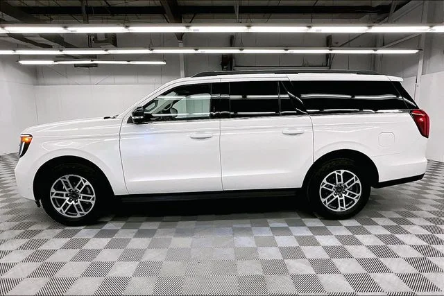 Used 2025 Oxford White Ford Active image 14