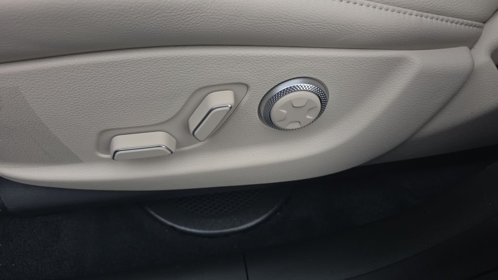 New 2026 Silver Genesis 2.5T image 16