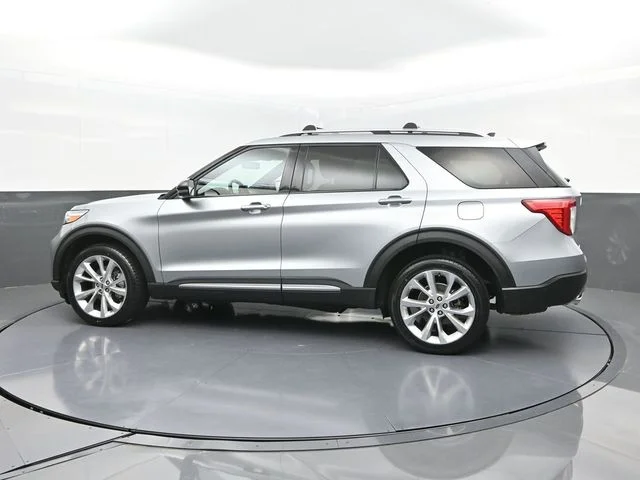 Used 2023 Silver Ford Platinum image 4
