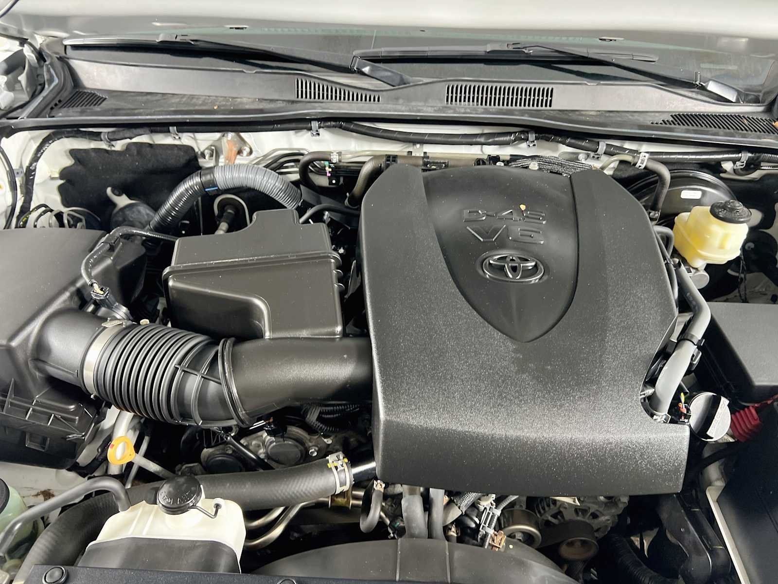 Used 2017 Super White Toyota SR5 image 29