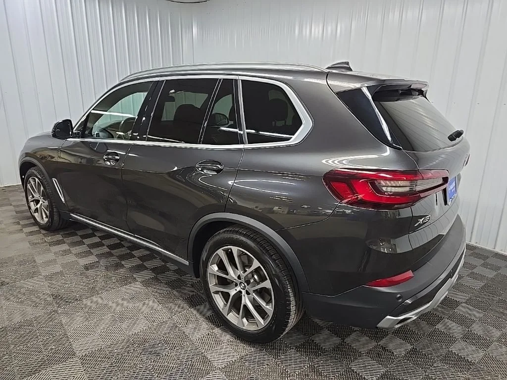 Used 2021 Gray BMW xDrive40i image 10