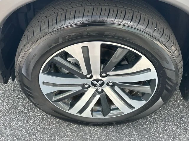 Used 2025 Silver Mitsubishi 2.0 ES image 10