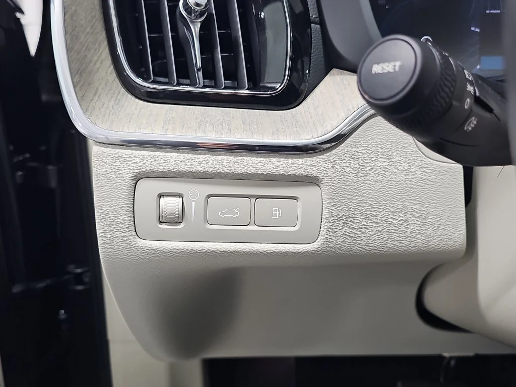 Used 2022 Brown Volvo T8 Inscription image 28